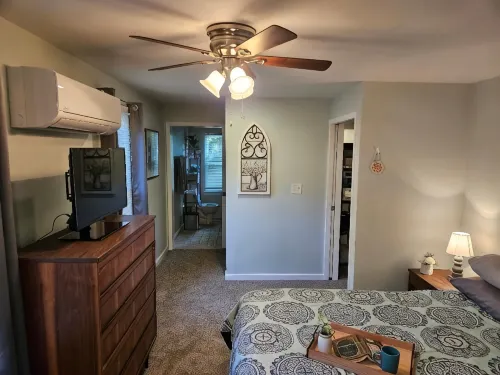 Charming 1-bedroom apartment in cool Garner, minutes from Raleigh