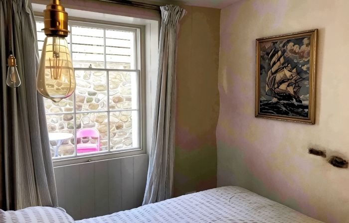Lovely beachfront Apartment with private courtyard