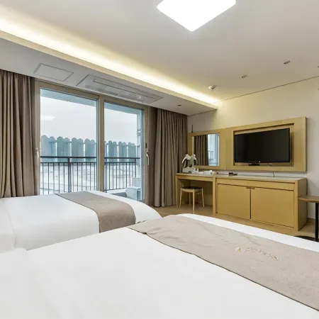 Yeosu-si noblehotel Отели рядом с достопримечательностью «Кобуксон»