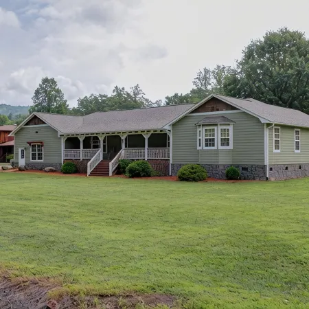 Deep Creek Apartment - Quaint very close to downtown BC & national park