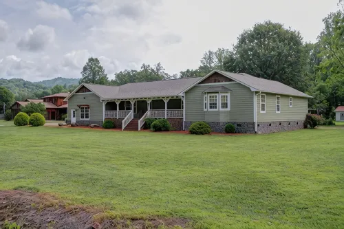 Deep Creek Apartment - Quaint very close to downtown BC & national park - 2성급