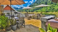 Dokchampa River View Villa - Homestays
