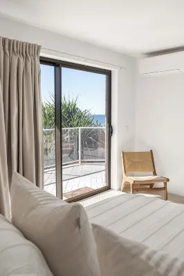 Wake up to Ocean Views ~ First Bay Vista Beachfront Apartment. - 무료 와이파이
