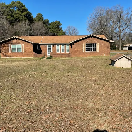 Pet Friendly Cozy Brick Home