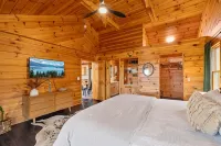 Sunset Ridge in the Clouds at Lake Toxaway Sleeps 16 Cozy Spectacular View - シャレー