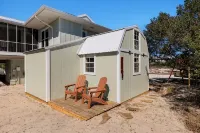 "The Sea Shed": Tiny Guest House with Gulf Views, Golf Cart & Beach Access - Country Houses