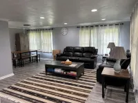 Charming 3-Bedroom House, Great Access to Crooked Lake and Angola, Pet Friendly! - 3 tähden