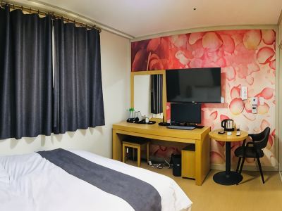 Hotel Joy Near Camp Humphres