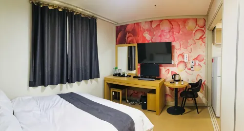Hotel Joy Near Camp Humphres - Kitchens