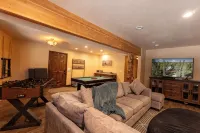 Gorgeous Chalet Cabin w/NEW HOT TUB near National Parks and loaded w'/Amenities! - Alppimaja