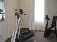 比福德靠近喬治亞購物中心的康福特酒店及套房 - 健身室/gym room