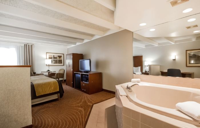 Comfort Inn & Suites Madison - Airport