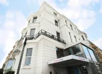Citrus Hotel Eastbourne by Compass Hospitality - 주차장