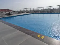 Regenta Place Jaipur , Jaipur - สระว่ายน้ำบนดาดฟ้า