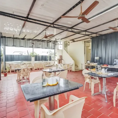 Season 4 Residences -Thiruvanmiyur (Near Tidel Park and Apollo Proton Cancer Center) Отели рядом с достопримечательностью «Храм Ашталакшми»