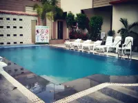 Staylite Hotel - Pools