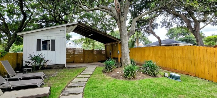Charming Oceanview Bungalow - Prime Location - Steps to Beach Hotels in Folly Beach