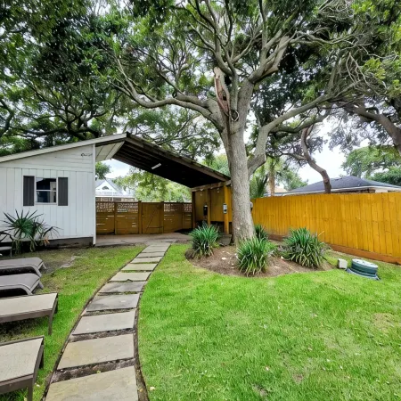 Charming Oceanview Bungalow - Prime Location - Steps to Beach