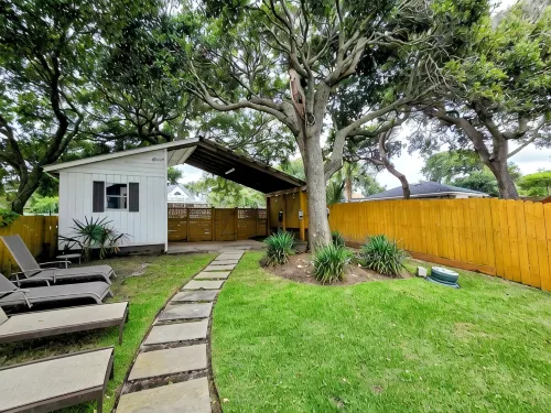Charming Oceanview Bungalow - Prime Location - Steps to Beach - 3 tähden