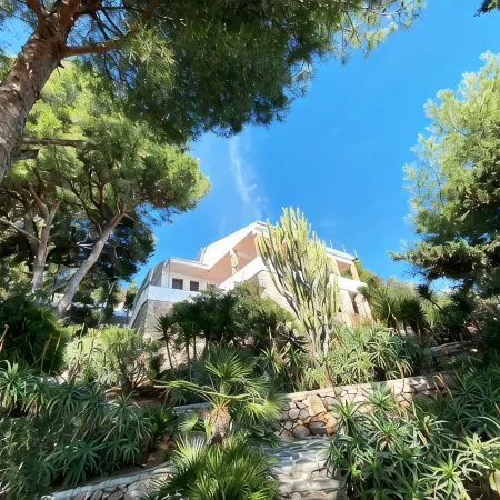 OCEANFRONT Retreat (YOGA), BEST LOCATION AND VIEWS, garden, 2 pools