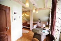 Golden Goose Guest House - Inns