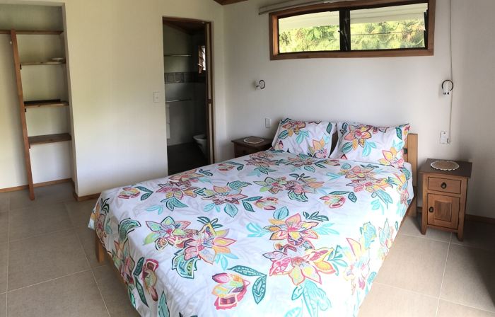 Large family home, tranquil hillside location with Pacific views