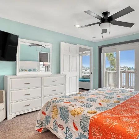 Coco Sands Riverfront Pool Home w/5 Bedrms - 3 min to the beach
