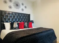 Modern & Luxurious Cozy<br>Downtown City View Getaway - Condos