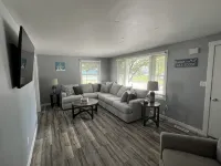COVE DISTRICT HOUSE WITH VIEW OF CEDAR POINT - บังกะโล