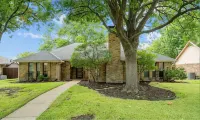 Charming Stylish 4-bedroom house with in serene Allen - Wifi