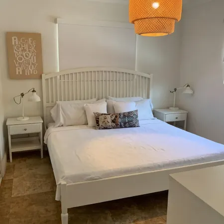 Key Biscayne 1 bedroom walk to Beach & town