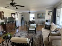 Cozy private efficiency located near downtown Raleigh, PNC Arena, NCSU, RTP, RDU - Bungalows