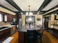 Victorian Home in Original Grandeur Downtown - 3-Sterne
