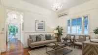 Luxury Queensland Awaits! Sleeps 8, 3 car parks