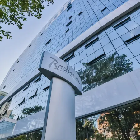 Radisson Hotel Barra Rio de Janeiro Отели рядом с достопримечательностью «Пляж Жоатинга»
