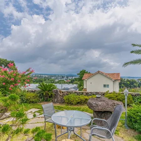 Jeju Glory Hill Pension & Guest House Отели рядом с достопримечательностью «Атлетический парк Сусан»