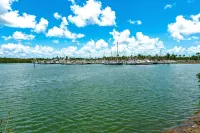 Tropical paradise wonderful, weekly and monthly discounts available - 3-Star