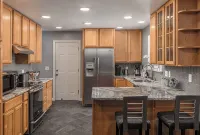 Cozy City Stay - 3bdrm near Airport - อ่างจากุชชี่
