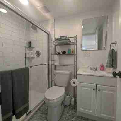 Charming Cottage in Central Salem Rooms
