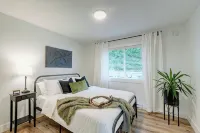 Squeaky clean brand new 2 bedroom close to major routes. - Apartments