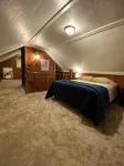 Cozy, country-feel, private, close to everything, for family & friends to gather - 4-Star