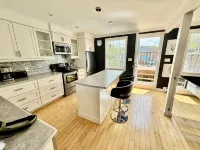 Cozy, Relaxing, Center City Retreat with Private Rooftop Deck! - 4-نجوم