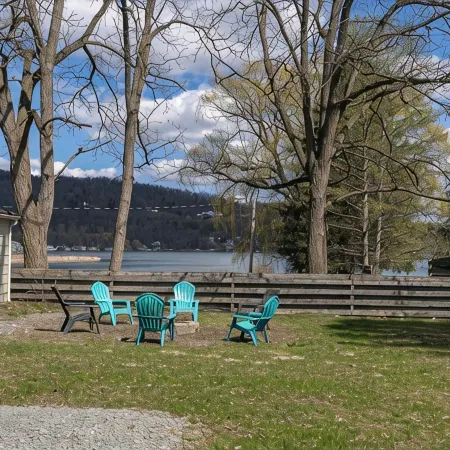 Spacious 4-bedroom vacation home steps to Keuka Lake