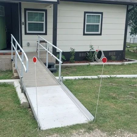 Cute 2-bedroom house. WiFi & handicapped accessible near all Hosp. and colleges.
