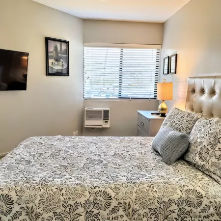 Maui Sunset B119 Beachfront Ground Floor, Ocean-View, Poolside Family Friendly!