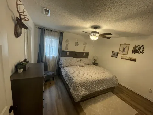 Luxury Elk palace with hot tube and pool table and playground for kids - 4-Star