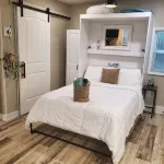 Tiny House Studio in Woods, Accommodates 4 People Total! - 4つ星