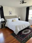 Henderson House Eureka.  Centrally located stylish home with all amenities. - Balkon