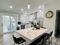 Beautifully Renovated 5-Bedroom Ranch Home in Prime Aurora Neighborhood - บังกะโล