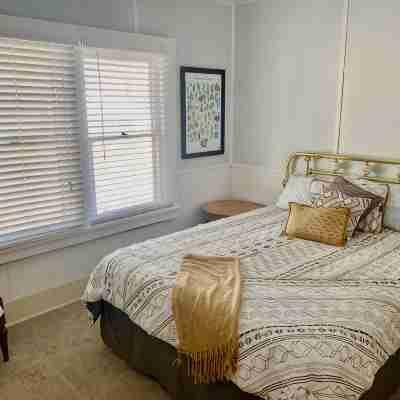 Secluded Yet Close!  Meadow Oak Cabin, Kernville Rooms